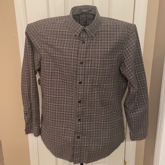 Eddie Bauer Other - Pre-Owned Eddie Bauer Men’s Size M Button Down LS Shirt Relaxed Fit 100% Cotton